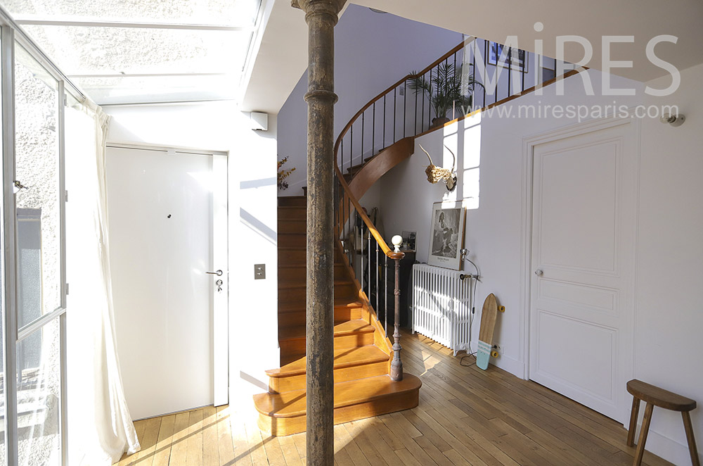 C1869 – Escalier tournant en bois