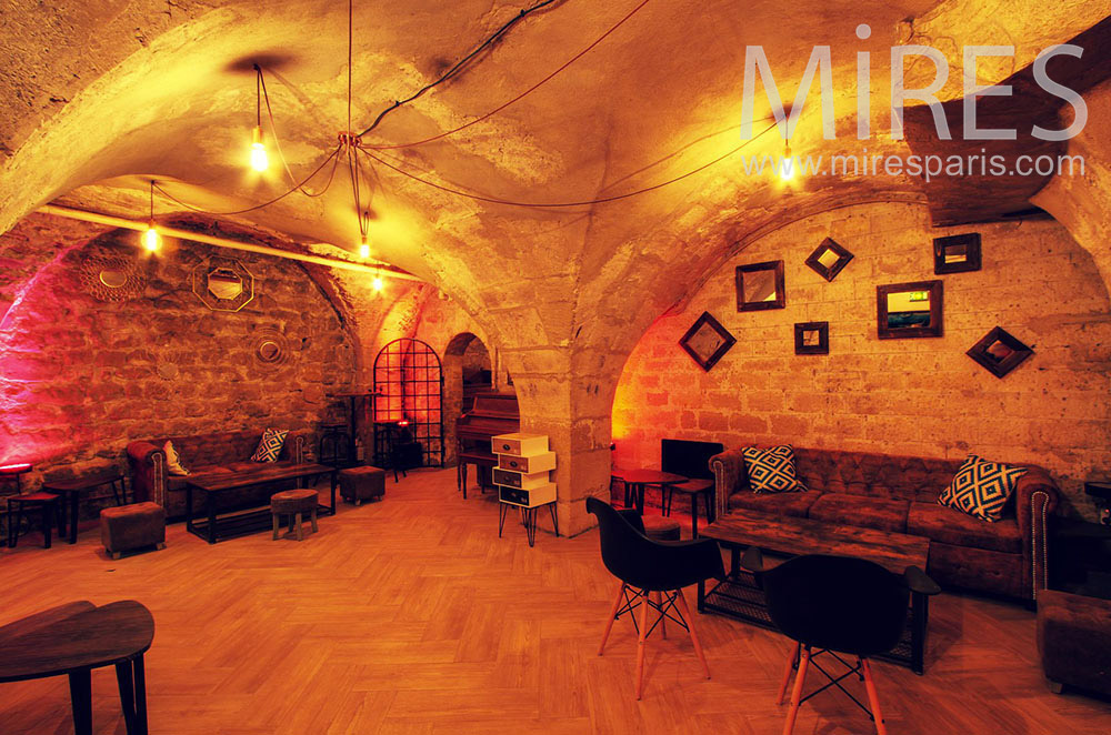 C1885 – Night bar in vaulted cellar