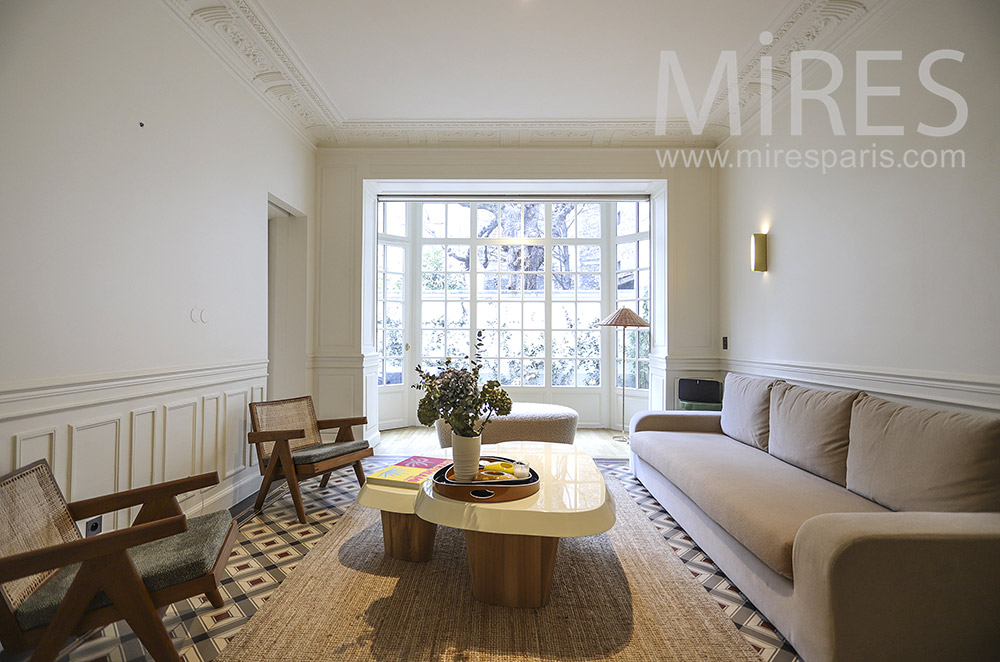 C1879 – Refined living room, white veranda