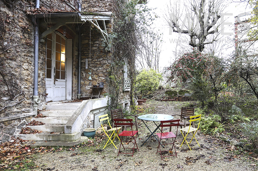 Simple terrasse de jardin. C1880