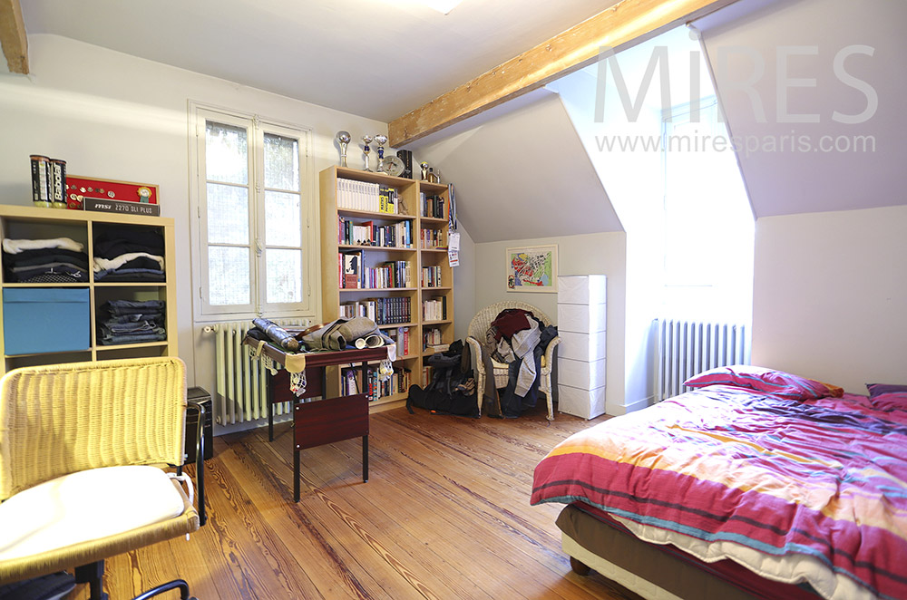 Chambre d’ado colorée. C1880
