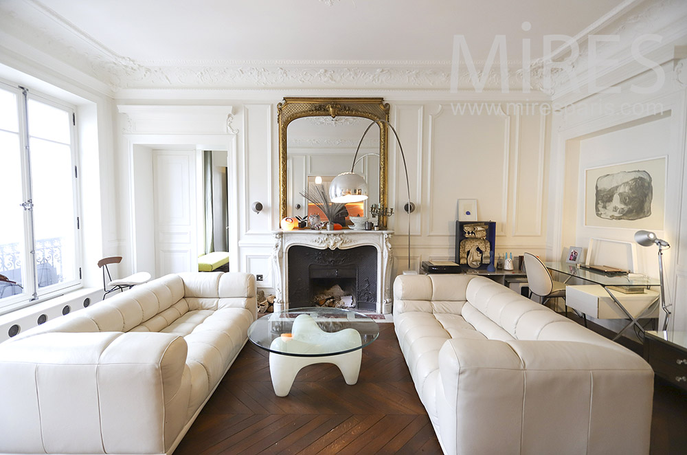 C1896 – Beautiful classic white living room