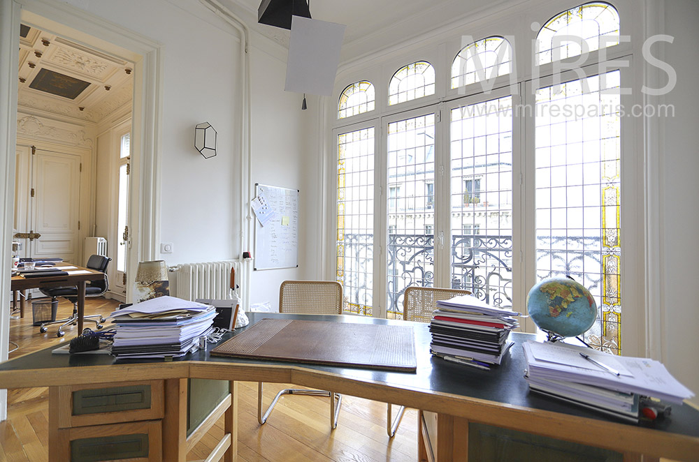Beaux bureaux haussmanniens. C1898