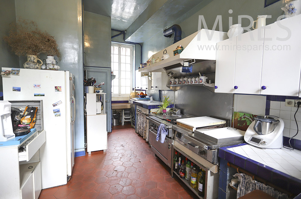 C1901 – Kitchen with terracotta tiles