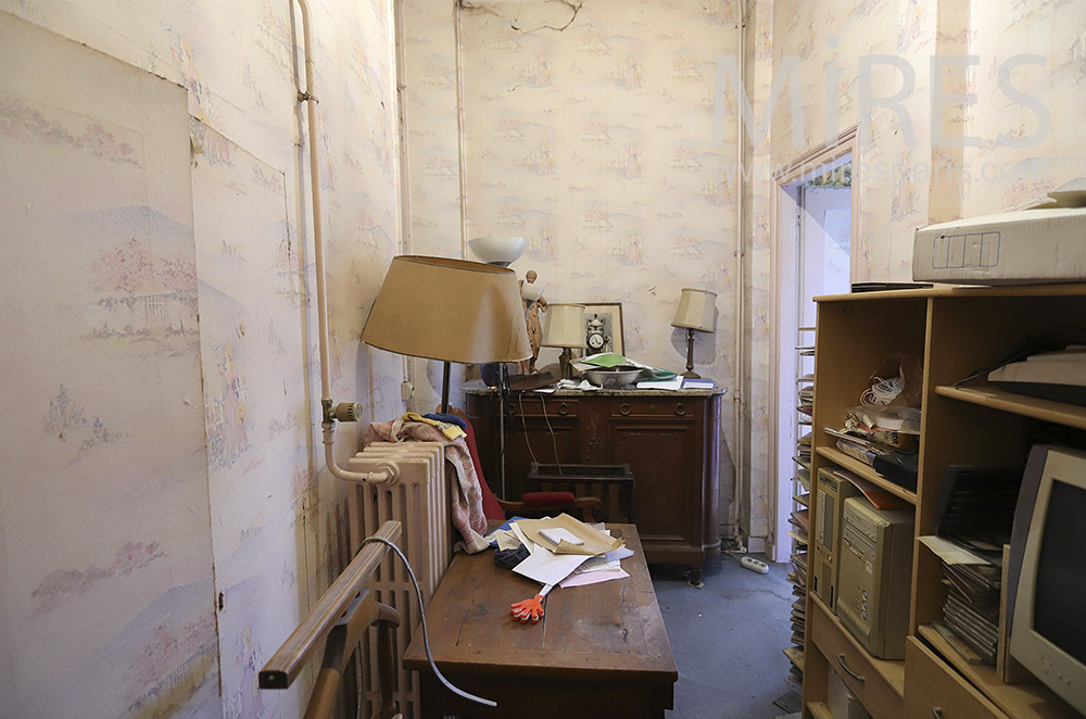 C1901 – Small messy office