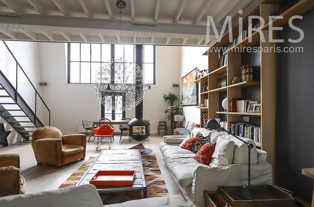 C1902 – Beautiful bright living room