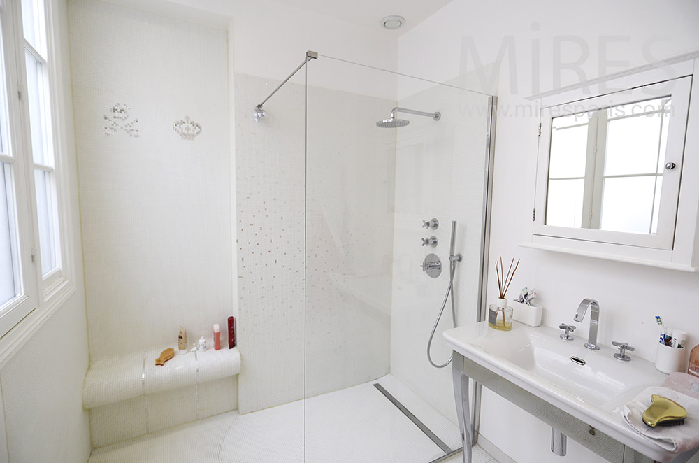 White Italian shower. C1903