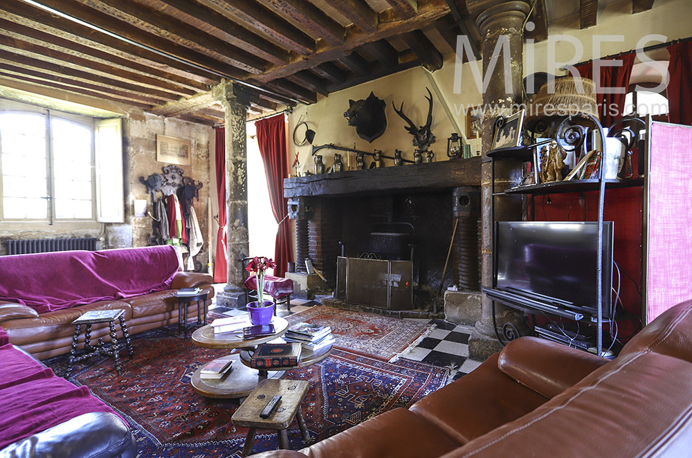 C1905 – Beautiful old living room