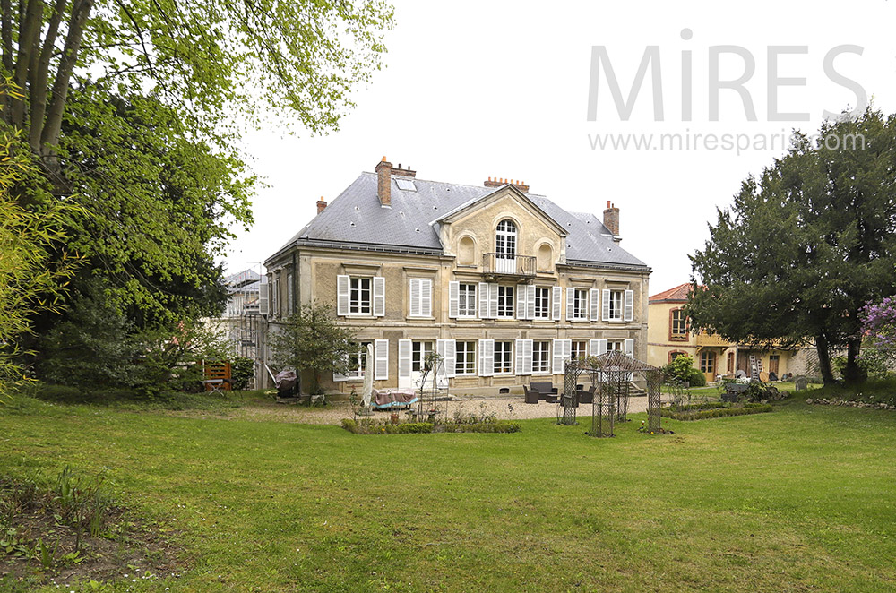 C1907 – Bourgeois castle, classic decoration