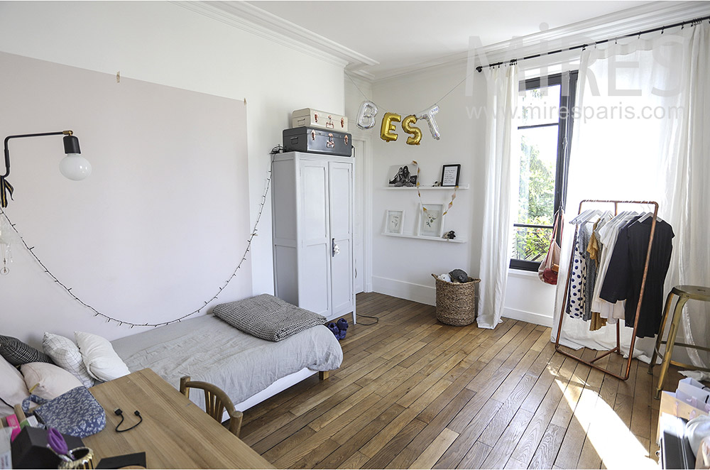 C1229 – Teenager’s bedroom