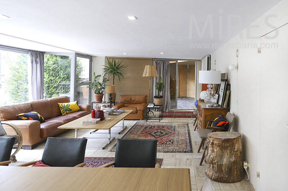 Bright living room. C1528