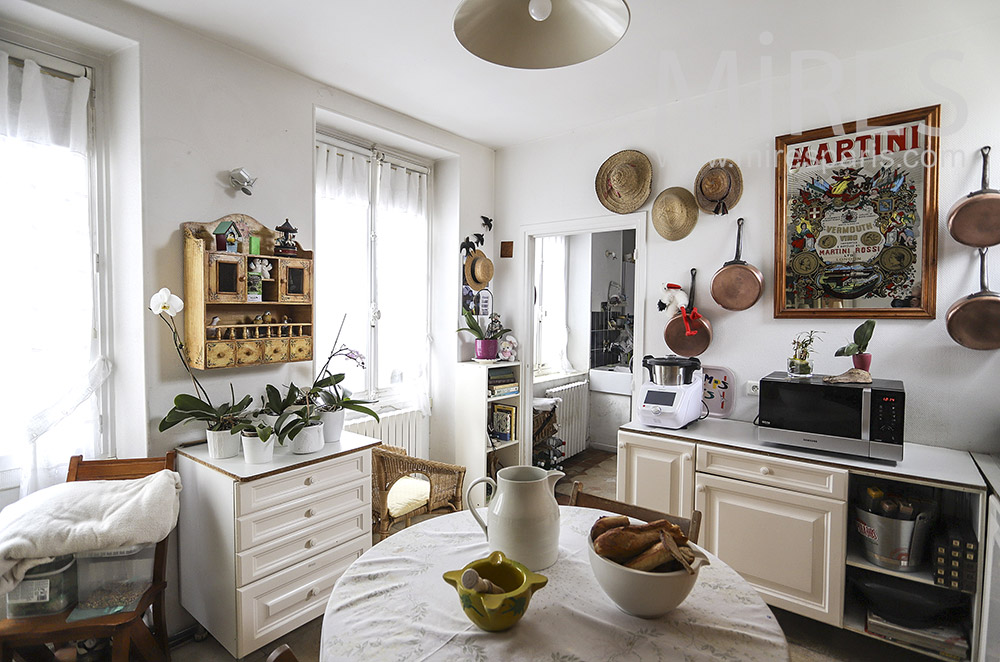 C1907 – Retro white kitchen