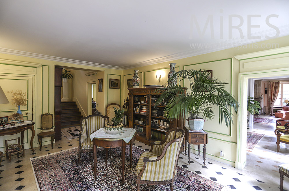 C1907 – Small yellow living room