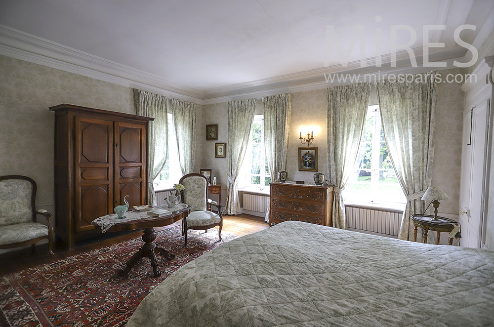 C1907 – Large country bedroom