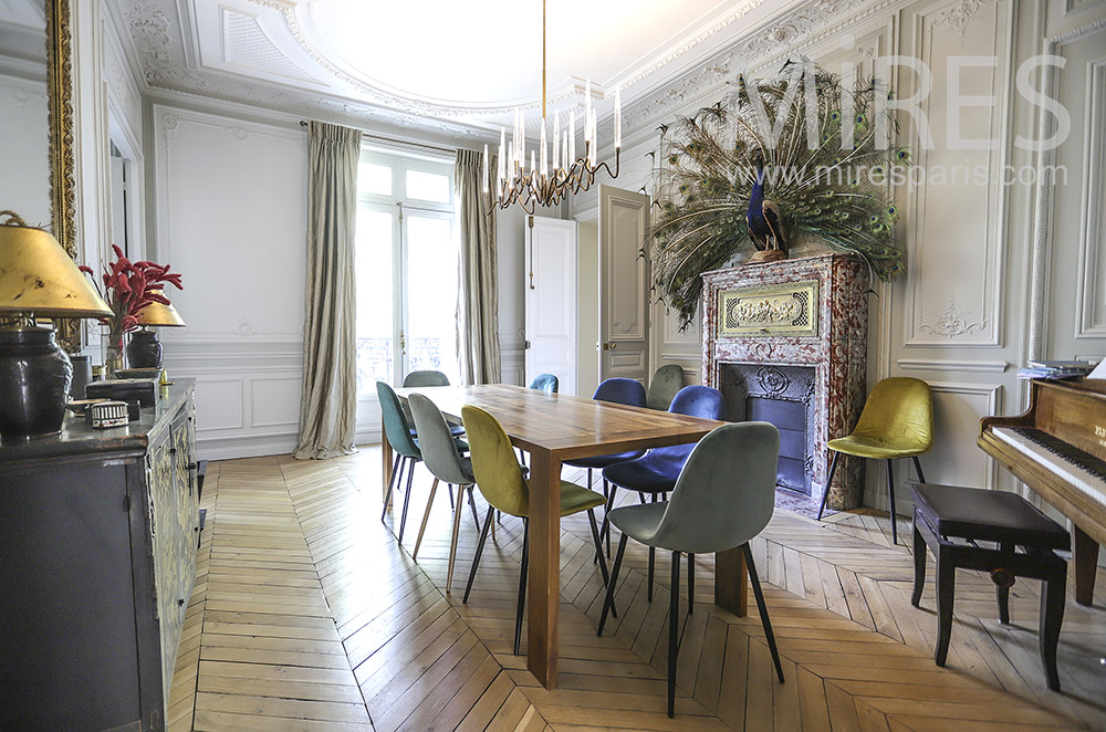 C1908 – Beautiful dining room with piano