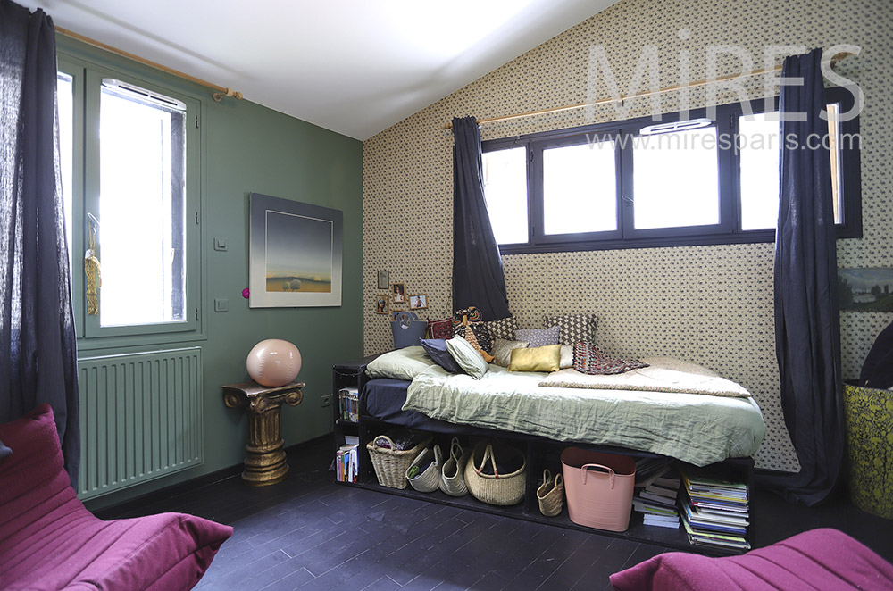 C1912 – Colorful bedroom