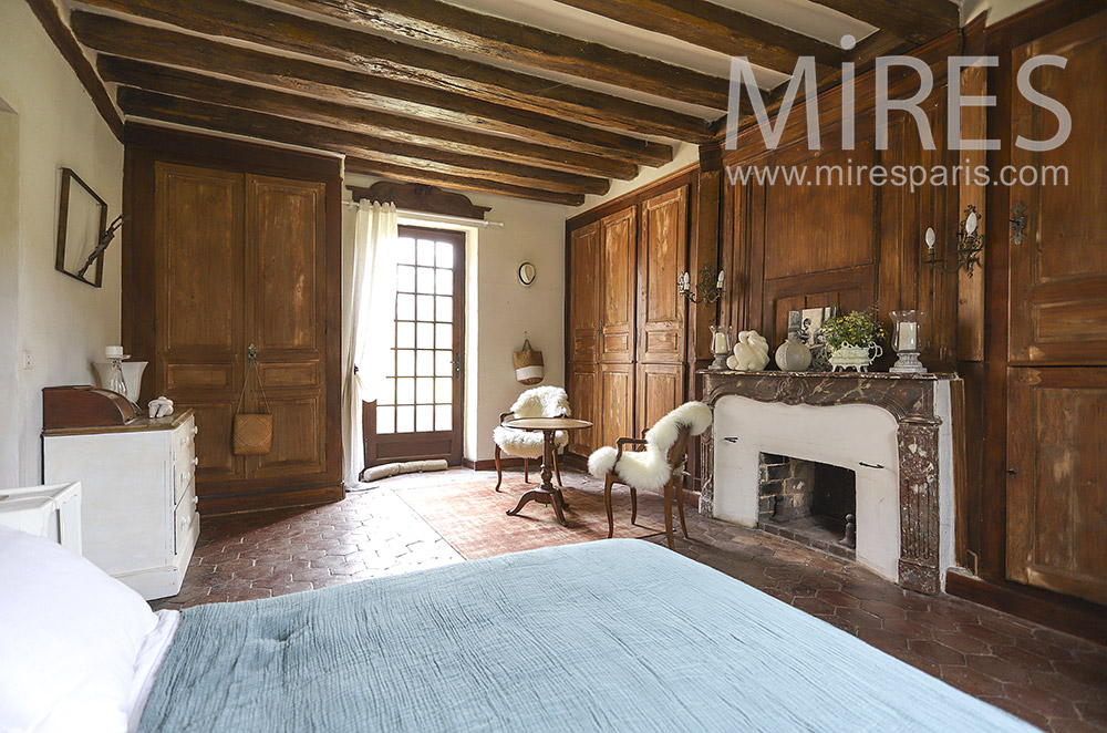 C1916 – Beautiful wooden room