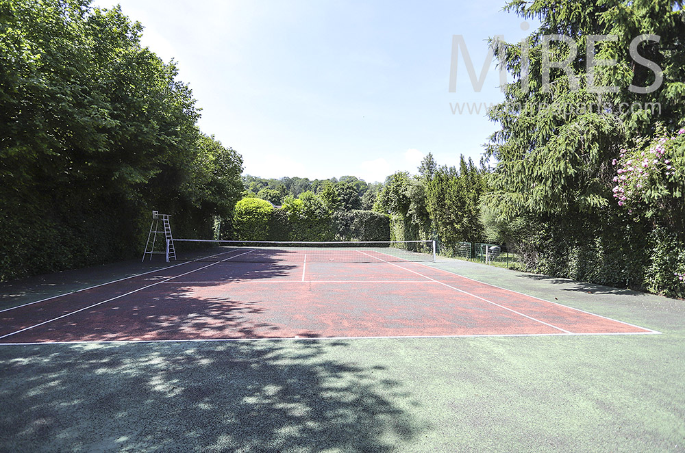 C1917 – Tennis dans un jardin