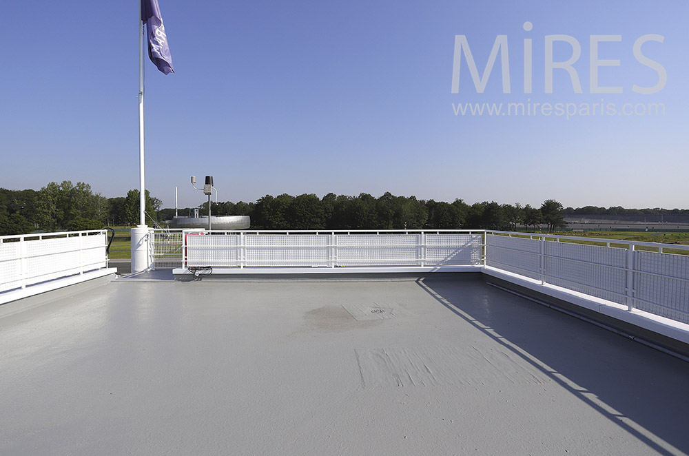 C1920 – Rooftop with balustrade