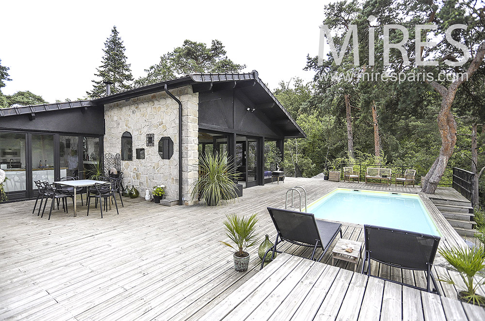 C1931 – Maison d’architecte en bois avec piscine