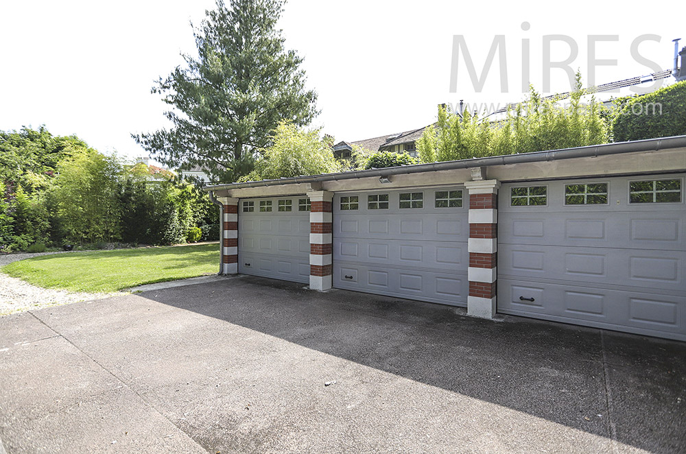 C1921 – Garage boxes