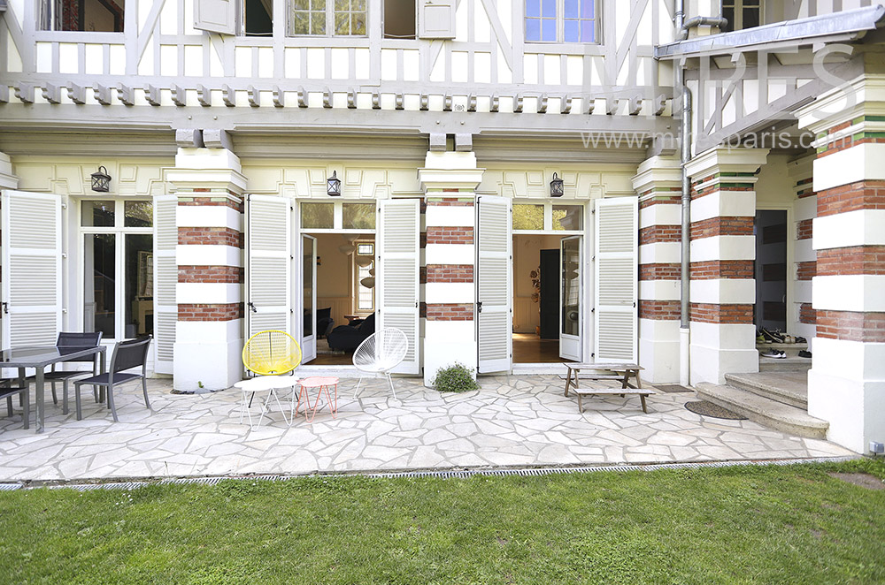 C1921 – Terrace in stone slabs