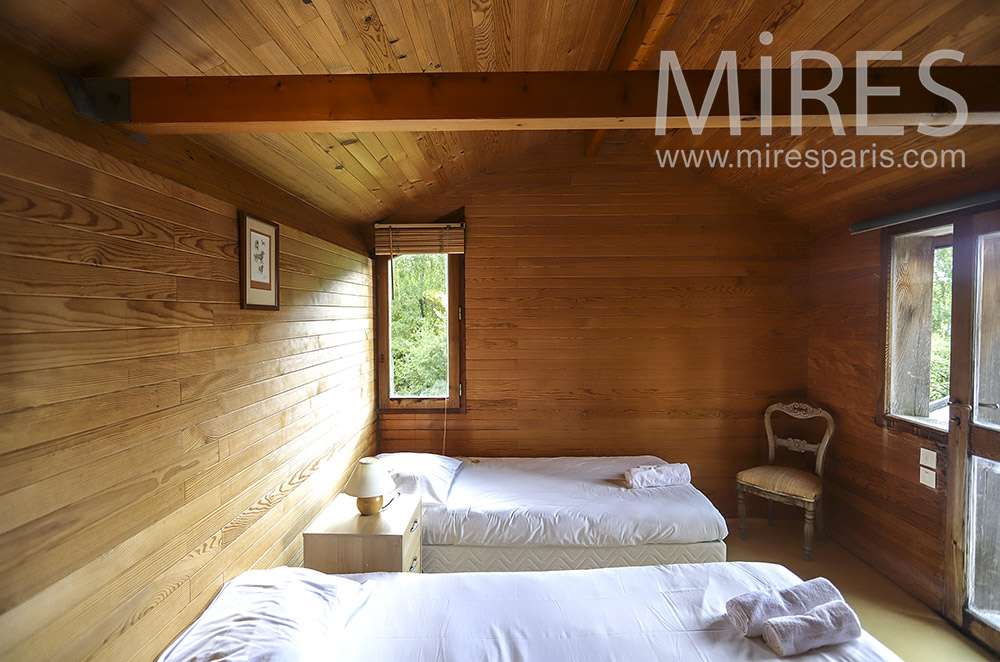 C1923 – Double wooden bedroom