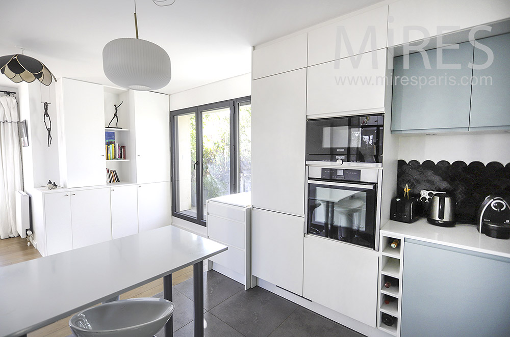 C1928 – Contemporary white kitchen