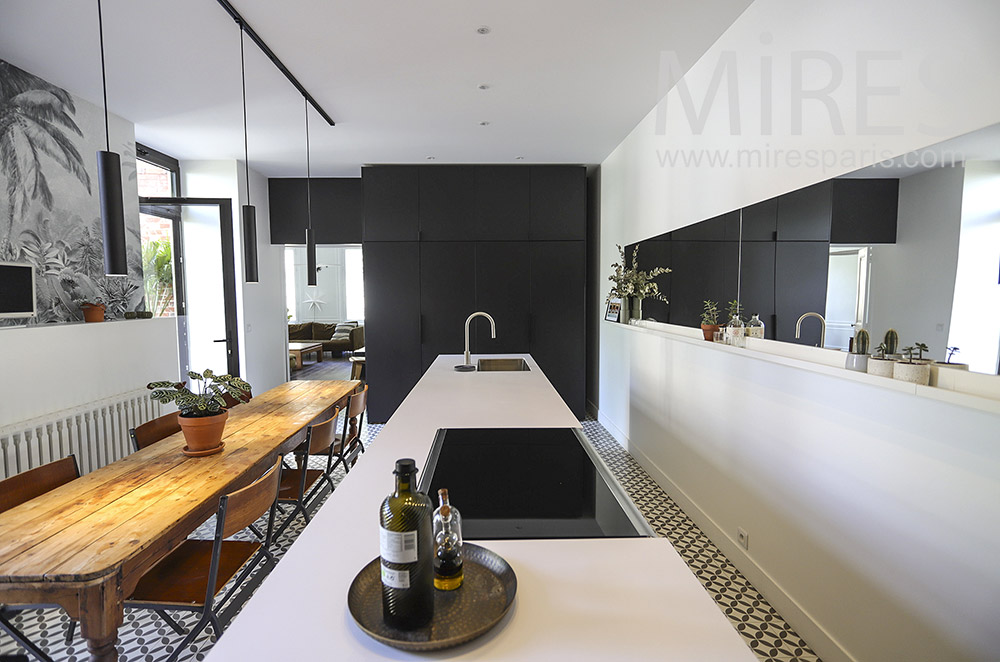 C1932 – Beautiful designer kitchen
