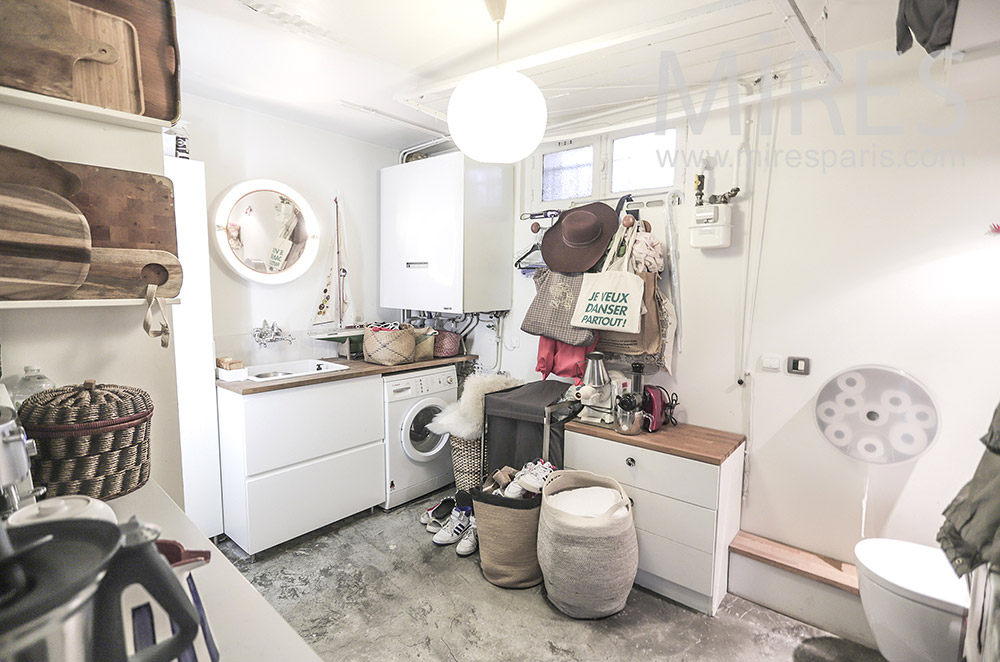 C1945 – Laundry room