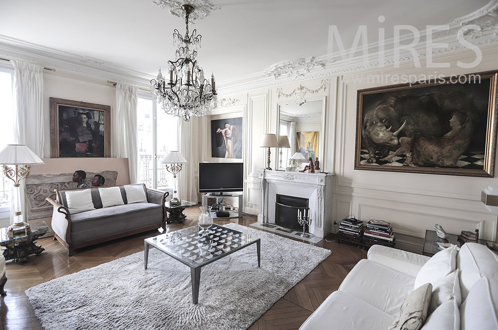 Grand salon parisien classique. C1946