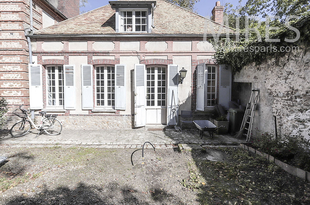 C1947 – Outbuilding for friends