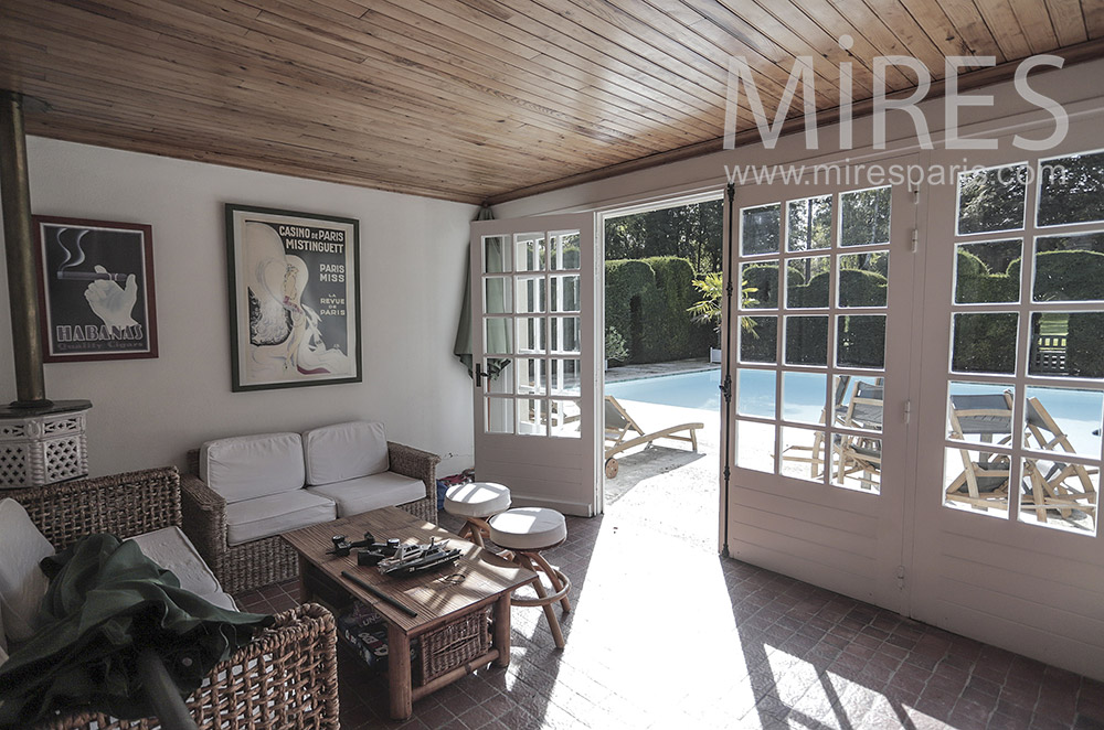 C1948 – Pool house with lounge