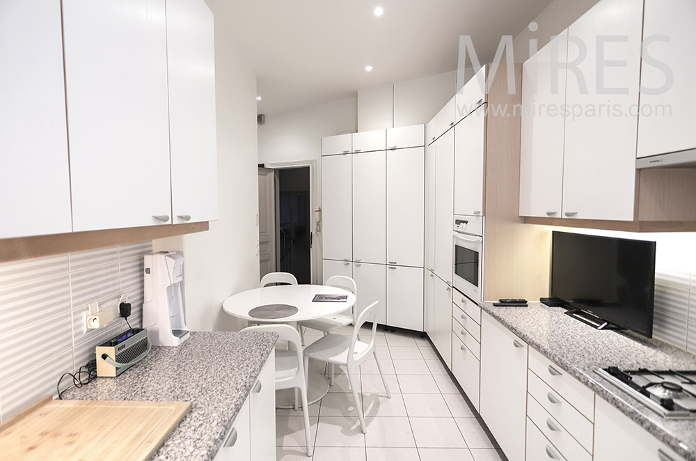 C1950 – Tidy white kitchen