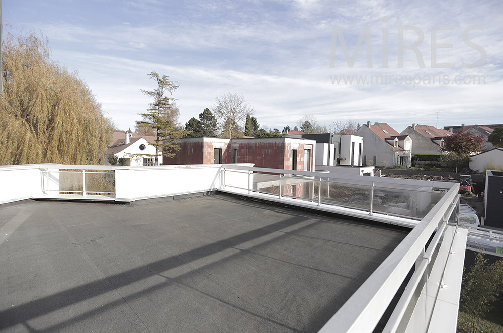 Rooftop à balustrade transparente. C1266