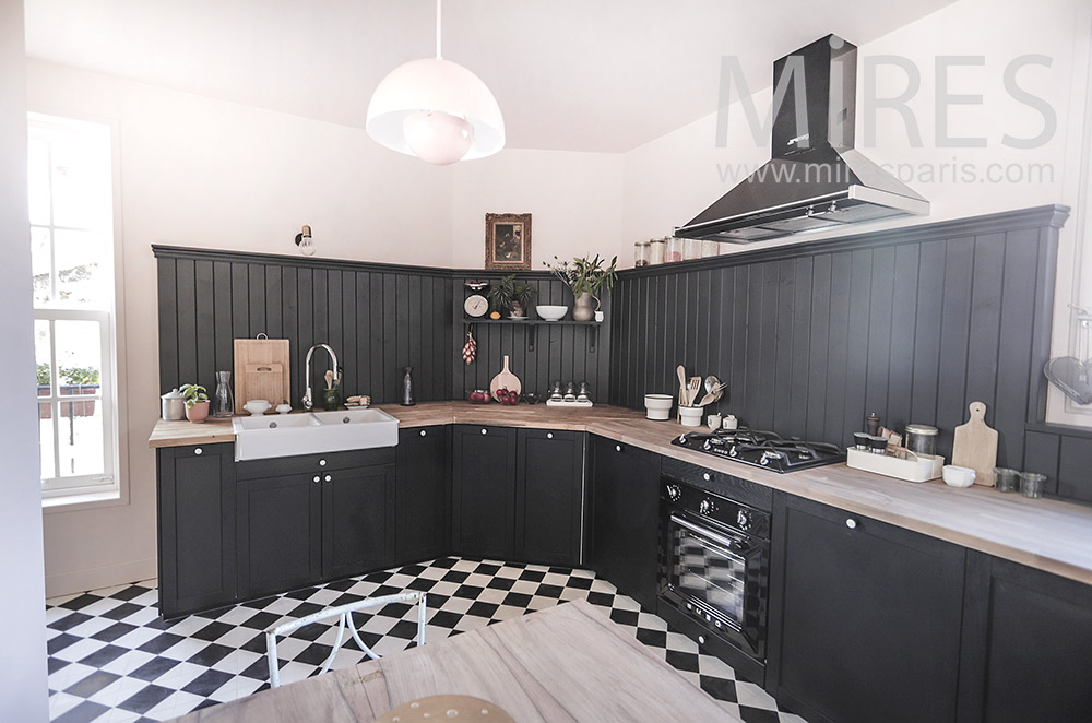 C1952 – Black kitchen