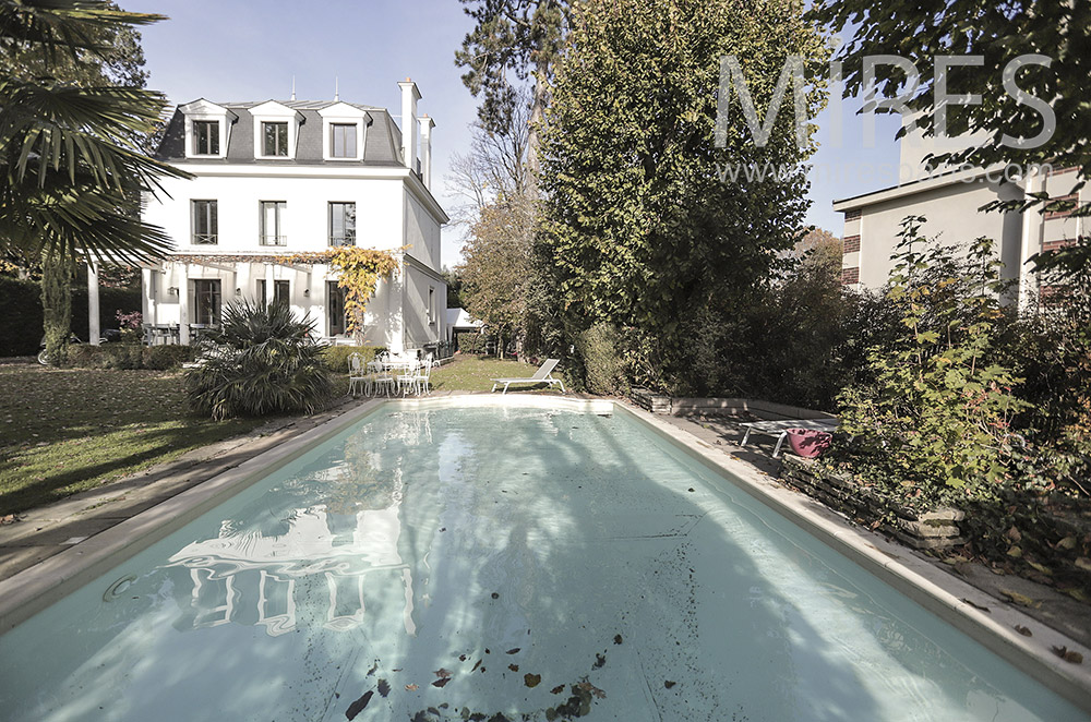 C1953 – Swimming pool in the garden