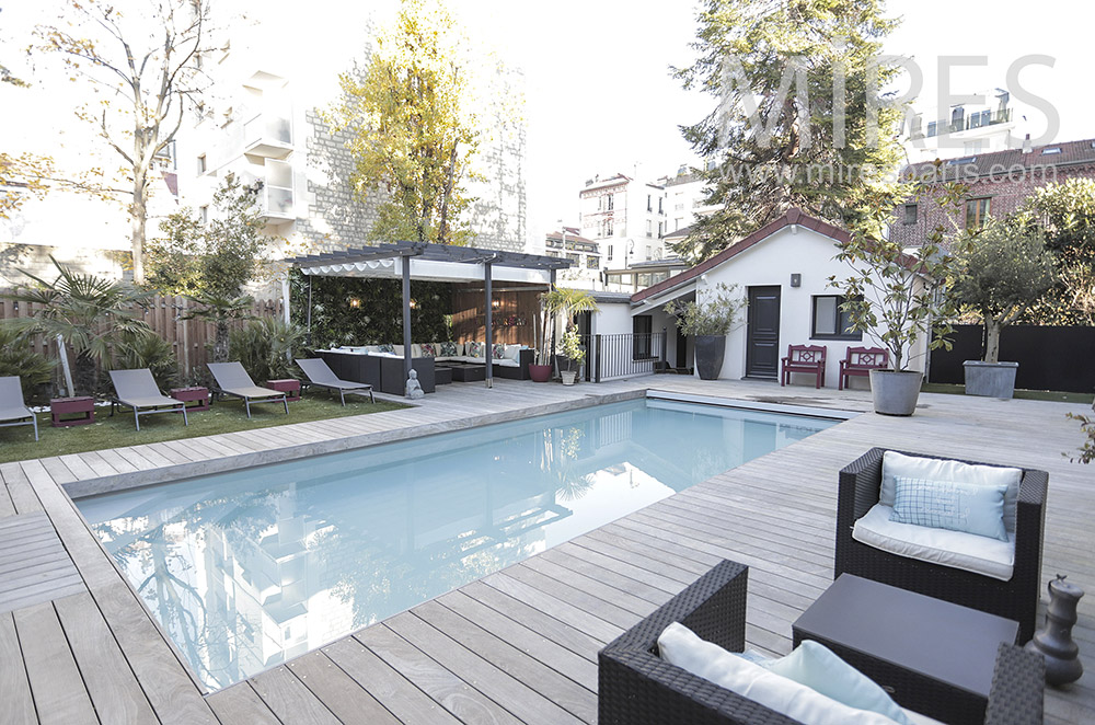 C1955 – Belle piscine bordée de teck