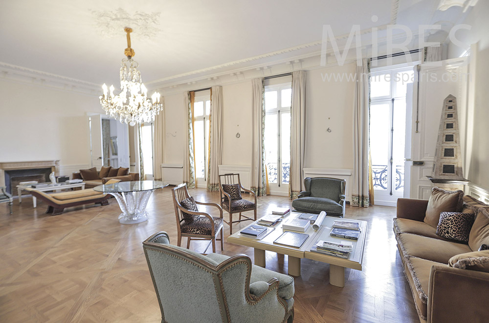 C1960 – Appartement parisien