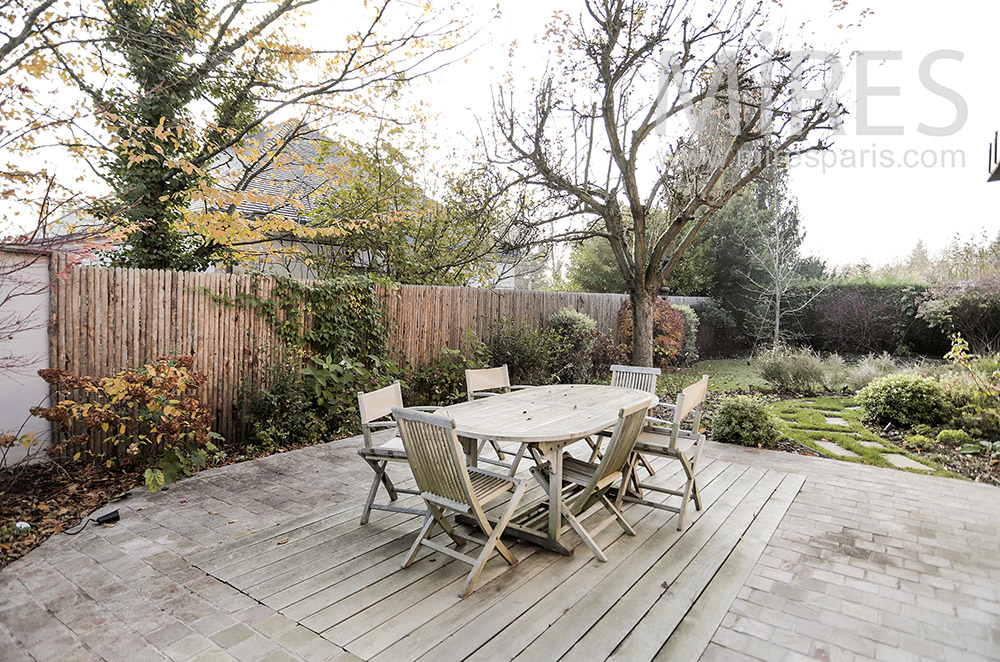 C1957 – Terrasse en bois au jardin