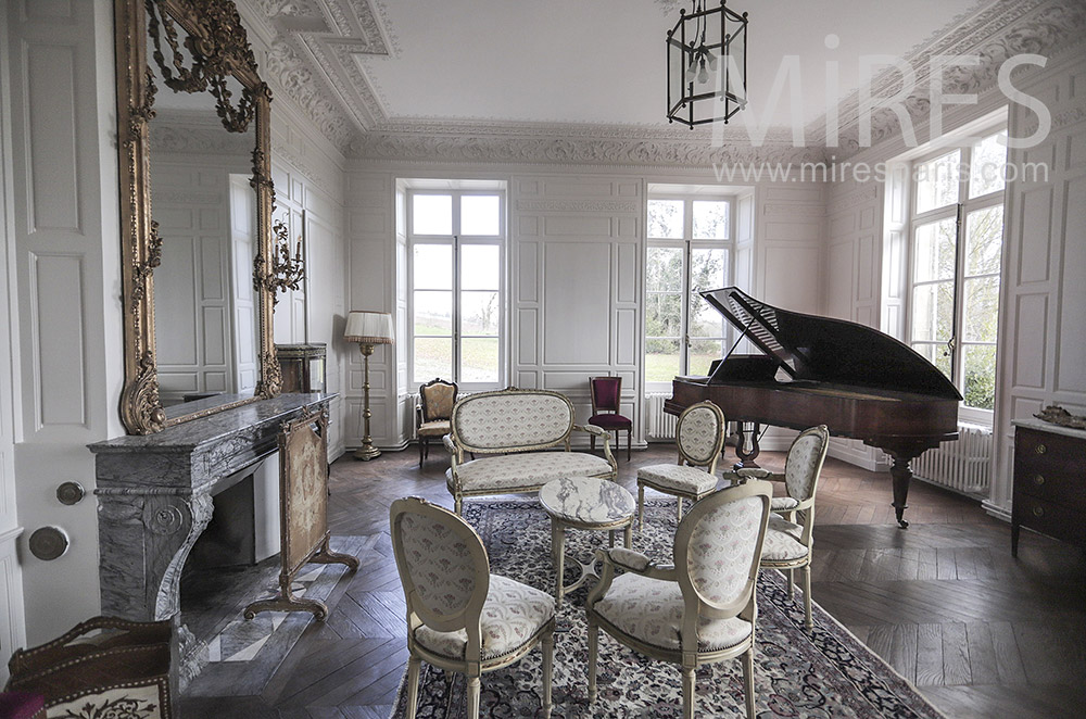 C1958 – Classic living room with grand piano