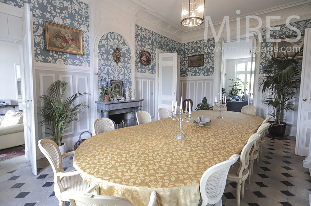 C1958 – Beautiful classic dining room