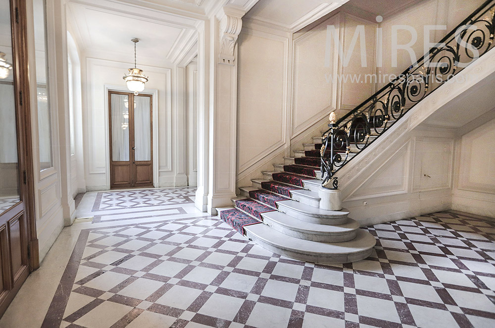 C1960 – Classic entrance to a Parisian building