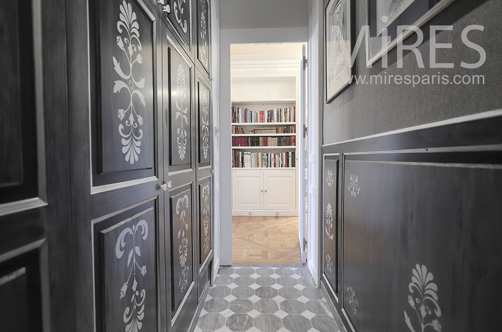 C1960 – Decorated corridors