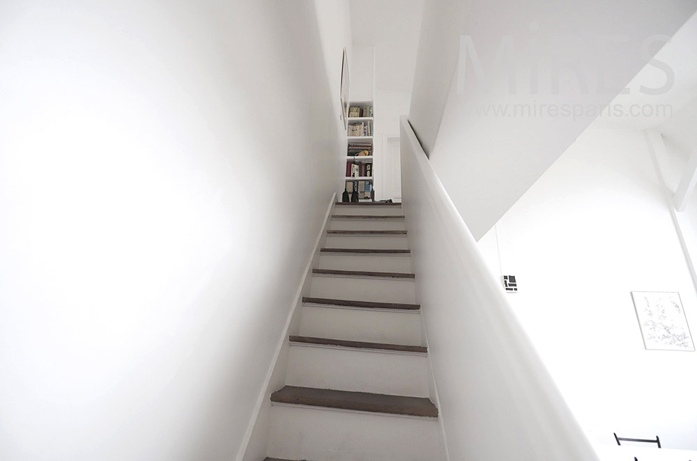 C1964 – Escalier blanc