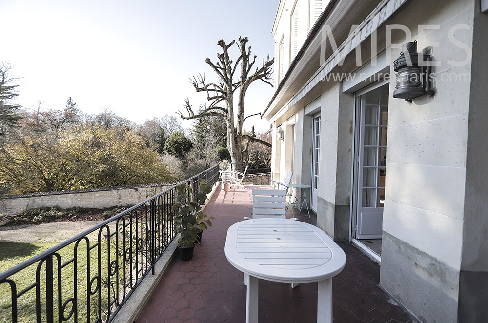 C1956 – Terrasse avec rambarde