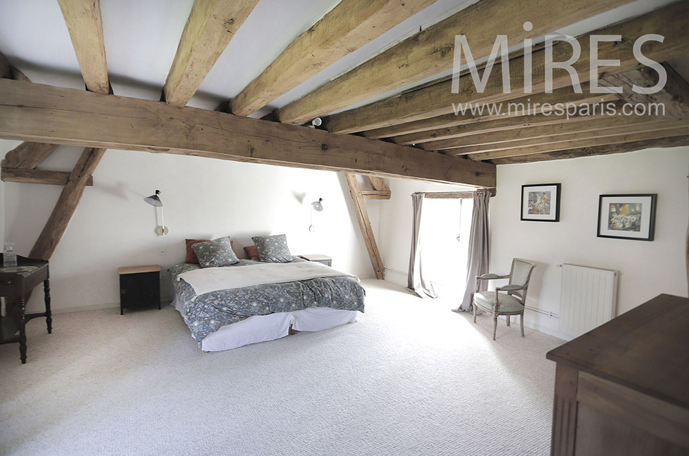 C1978 – Large bedroom, exposed beams