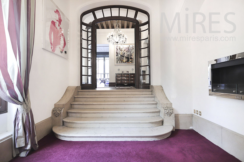 C1986 – Entrance, marble steps