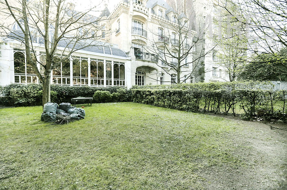 C1986 – Petit jardin en ville