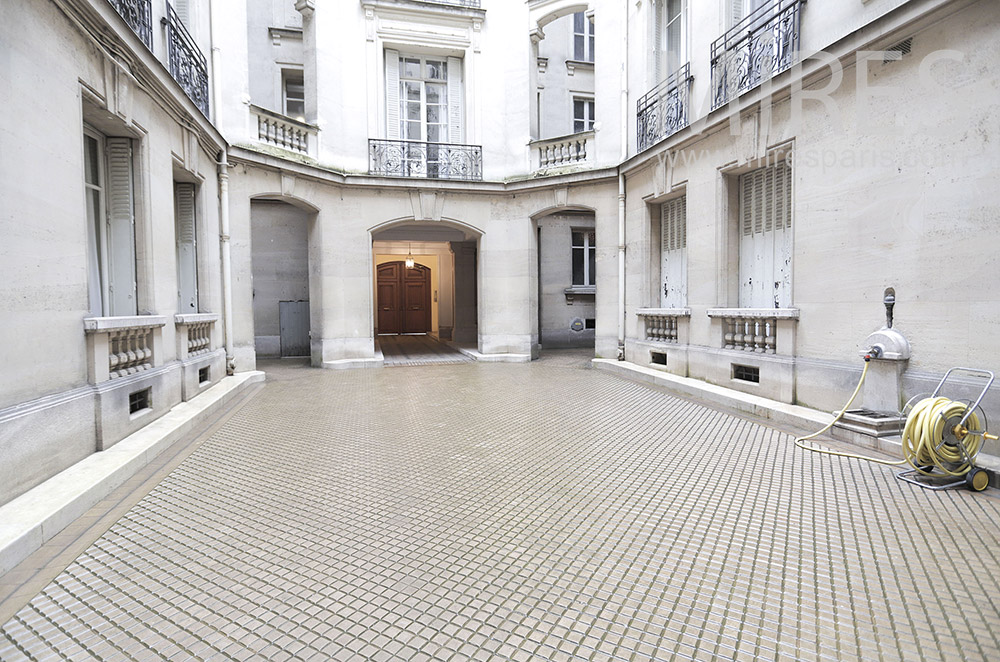 C1989 – Building courtyard